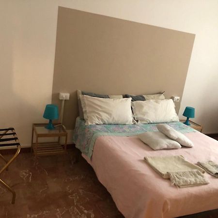 Bed and Breakfast A Due Passi Dal Lumiere Bolonia Exterior foto