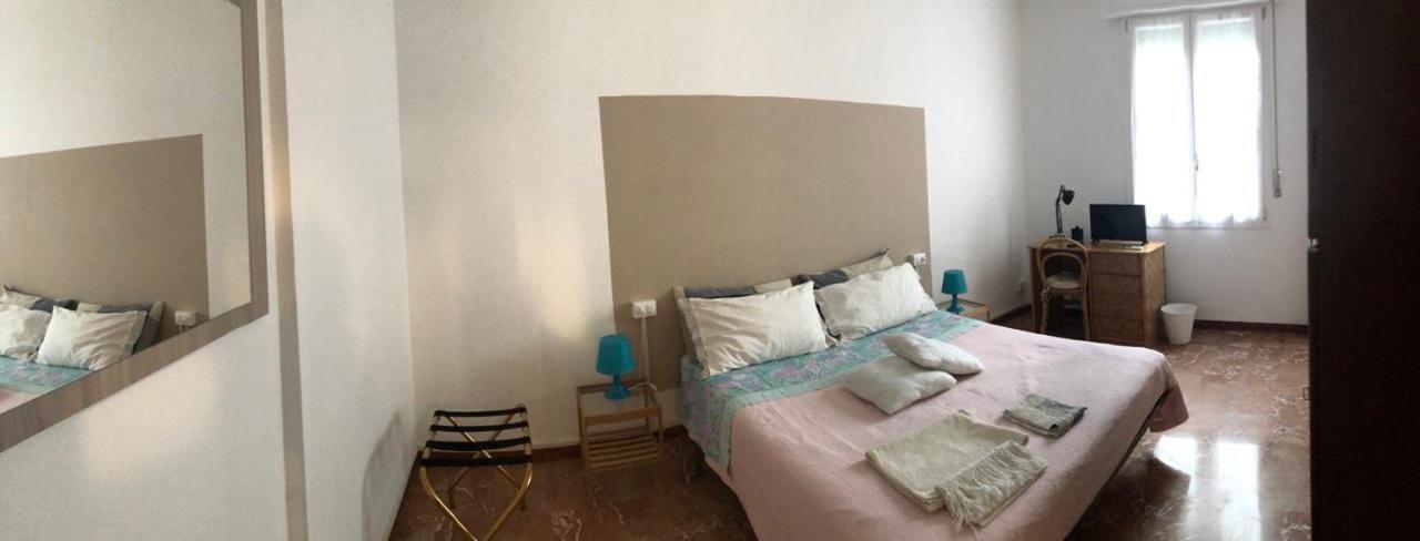 Bed and Breakfast A Due Passi Dal Lumiere Bolonia Exterior foto