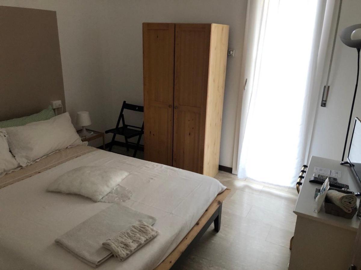 Bed and Breakfast A Due Passi Dal Lumiere Bolonia Exterior foto