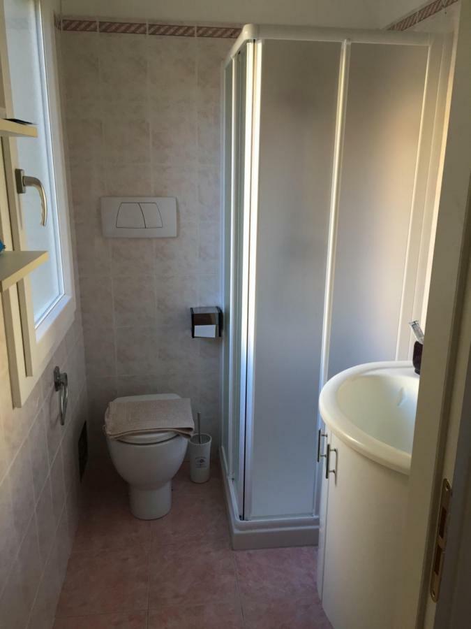 Bed and Breakfast A Due Passi Dal Lumiere Bolonia Exterior foto