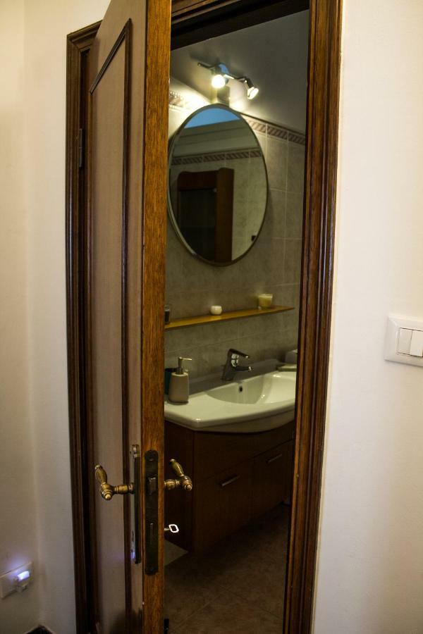 Bed and Breakfast A Due Passi Dal Lumiere Bolonia Exterior foto